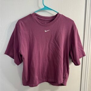 Nike Loose Fit Cropped Tee